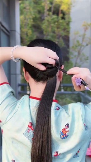 Master the Chinese-style Hairpin Side Updo in 3 Steps