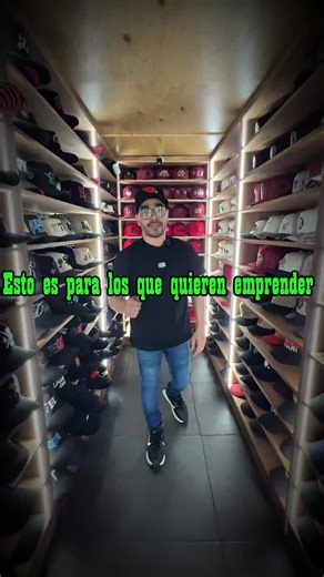 @soydepueblomx on Instagram: "Cuál de los dos eres tú? 😎🤑 . . . . . . . . #sanvalentin #invertir #gd #ventas #sanjuandedios #soydere #guadalajara #soydepueblogorras #fyp #emprendedor #dinero #gorras #soydepueblo #proveedores #calidad #promo #revenge #emprender #envios #model #gdl #revendedores #mayoristas #emprendimiento #14 #humor #variedad #vaqueros_y_rancheros #vaquero"