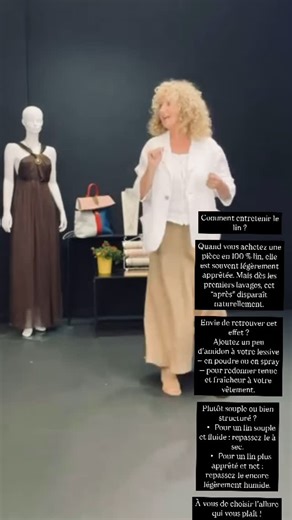 Comment entretenir le lin ? Quand vous achetez une pièce en 100 % lin, elle est souvent légèrement apprêtée. Mais dès les premiers lavages, cet “après” disparaît naturellement. Envie de retrouver cet effet ? Ajoutez un peu d’amidon à votre lessive — en poudre ou en spray — pour redonner tenue et fraîcheur à votre vêtement. Plutôt souple ou bien structuré ? • Pour un lin souple et fluide : repassez-le à sec. • Pour un lin plus apprêté et net : repassez-le encore légèrement humide. #fashion #fashi