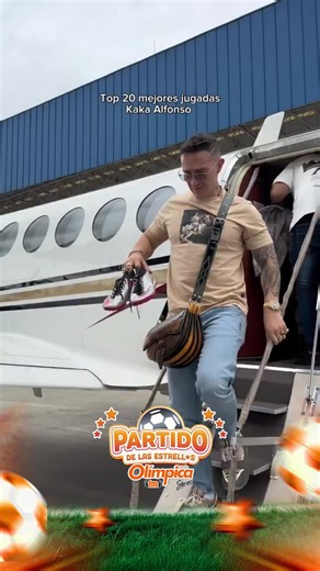 ⚽🔥 @luisalfonso llegó al Partido de las Estrellas OLÍMPICA STEREO y terminó robándose el show dentro y fuera de la cancha. 🙌🎤 El cantante puso a disfrutar a todos los asistentes con su talento para jugar fútbol y, sobre todo, con la energía y el cariño que compartió con sus seguidores durante el evento. 🧡🥅 Entre goles, risas, fotos y saludos, Luis Alfonso fue una de las figuras más queridas de la jornada y dejó claro por qué conecta tanto con su público. 👏⚽ Sin duda, una tarde llena de mús
