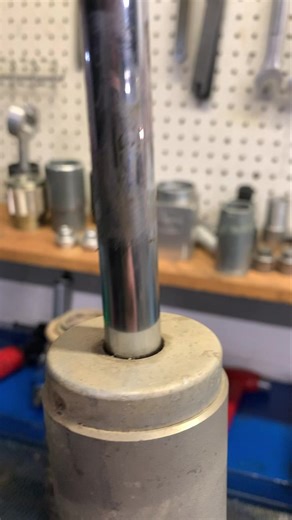 Can anyone explain why this shock is this noisy? Send us your knowledge #fcrshocks #fcrsuspension | Fcr Suspension