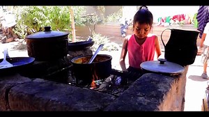 2.9M views · 50K reactions | Jennifer, a sus 9 años, cuida de sus 5 hermanos; ella poco sabe de lo que es ser niña. Su mamá se fue, y su papá está enfermo, igual que ella, pero las circunstancias de la vida la han colocado en difícil posición. Cynthia Limón nos trae esta historia, de la vida real, en la cual todos podemos contribuir para aligerar la carga de esta pequeña que vive en el poblado Miguel Alemán. | Telemax Sonora | Facebook