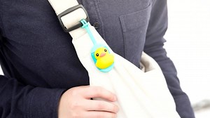 7.5K views · 119 reactions | 【隨身安全防護必備】可愛小吊飾 緊急大英雄！ 一鍵按鈕求救、迅速、隱密、簡單 親人即時通知，第一時間黃金救援 獨家造型配件設計，待機時間可長達三個月 限時閃購價↘$999>> https://goo.gl/DACMKC | Wonder Core | Facebook