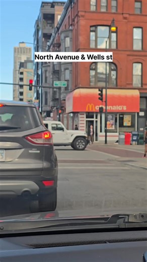 25K views · 350 reactions | North Avenue & Wells St, Chicago, Illinois #usareels #chicago #america #fblifestyle #october #longweekend | Chicago First | Facebook
