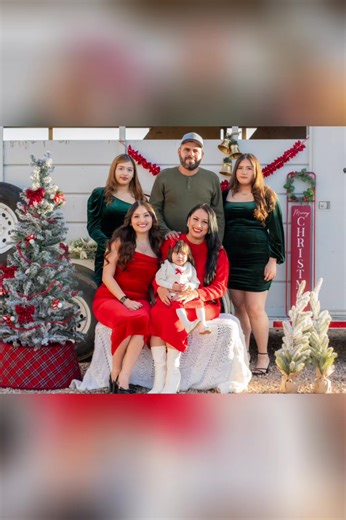 🤍🎄 Merry Christmas! Thankful for every moment, every client, and every blessing along this journey. Grateful for what God has placed in my life and excited for what’s ahead in 2026. ✨ #MerryChristmas #FaithAndGratitude #DesertBloomPhotography #SantaFePhotographer #HolidayBlessings