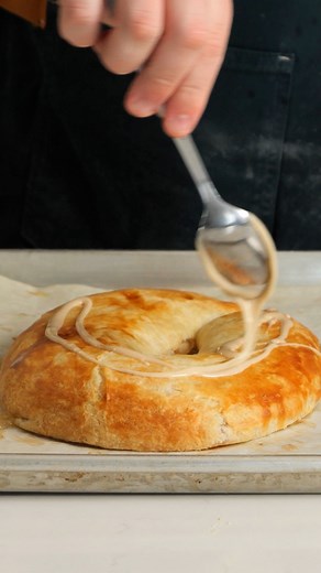 Wisconsin apple Kringle is a danish-inspired pastry that is so flaky, apple-filled and delicious! 🍎🍏Full recipe below or link in bio! ⬇️FOR PASTRY:2 cups all purpose flour 3 tablespoons granulated sugar 2 teaspoons active dry yeast 1/4 teaspoon ground cardamom 1 teaspoon kosher salt 1 cup unsalted butter, cold and cubed 1/3 cup whole milk, cold 1 egg, beaten2 - 21 oz. apple pie filling FOR GLAZE: 1 cup powdered sugar 1 teaspoon vanilla extract 2 teaspoons cold waterPREPARATIONIn a food process