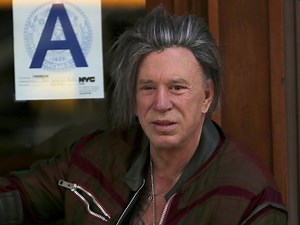 Mickey Rourke et la chirurgie esthétique : 30 ans d'une incroyable transformation (PHOTOS)