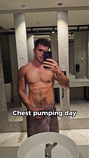 Weighted pushups and handstand practice. Shoulder veins on point today 🤟 #calistenics #fypシ #pushups