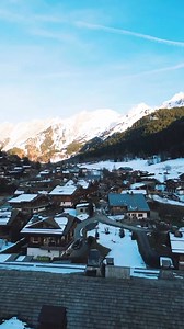 55 reactions · 11 comments | Fresh powder, stunning scenery, and savoury mountain cuisine...what more could you want? ❄️ To know more about this place, click the link below https://jetzy.page.link/UoU5 @tommyjoseph_ #jetzy #travelgram #islandlife #culturetrip #foodieadventures #naturelover #adventureawaits #wanderlust #explore #bucketlist #traveldiaries #WinterWonderland #SkiLife #MountainEats | Jetzy | Facebook