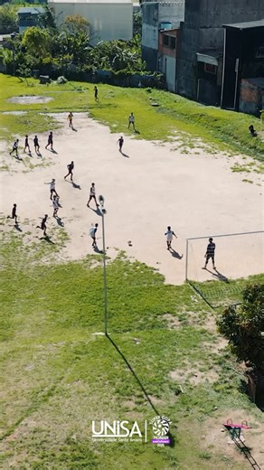 Super Copa Pioneer Netshoes on Instagram: "Isso é várzea, e a várzea é espetacular! 🎥 No quinto episódio de A Várzea que Nos Constrói, UNISA e Super Copa Pioneer visitam a casa do @pioneerfc_oficial A sede localizada na Zona Sul da Capital oferece oportunidades para as crianças da região . O projeto é voltado ao desenvolvimento do bairro. A várzea é cuidado, união e respeito! 💻 vídeo completo no YouTube da Super Copa Pioneer #SuperCopaPioneer @unisaoficial #Várzea #FutebolDeVárzea"