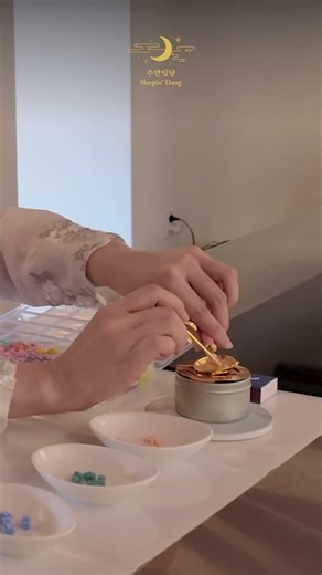 [K-ASMR] Melting Wax and Sealing an Envelope in a Hanok