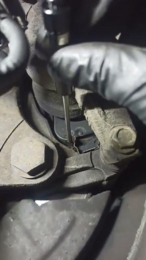 how to check brake pads using brake pad thickness gauge