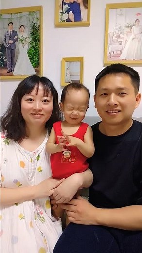 Perfect family photo moment 📸 #momlife #family #cute
