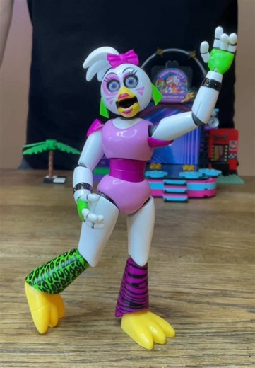 Unboxing and assembling Glamrock Chica from Five Noghts at Freddy’s security breach game, Jazwares Endo series 3 #fnaf #fivenightsatfreddys #glamrockchica #toys #fyp