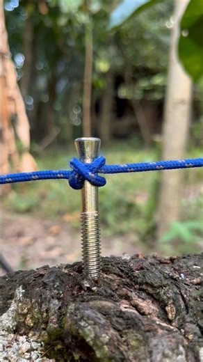 How to Tie a Simple but Strong Rope Knot #shorts