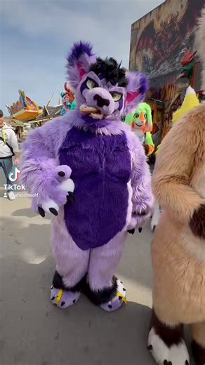 Belly rubs!!! OwO#furry #fursuit #bigfurryAnd you can see Talias awesome Tattoo :3#bellyrubs #furrybelly #bellyfurry #barafurry #furrybara #furrymuscle #furrymusclegut