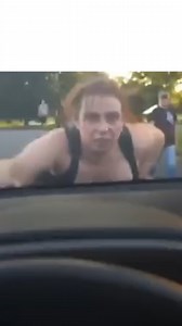 Sie verloren die Beherrschung, als sie sahen, dass eine Frau nicht „angemessen“ gekleidet war | Positiv