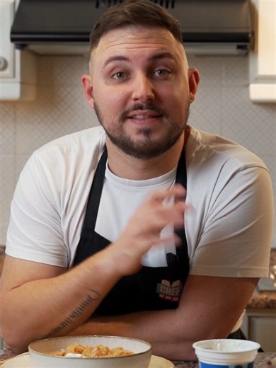 [MTIKTOK OBROK] Segedin🥘🥬 Ko zadiši po domačem in toplem, vemo, da je čas za klasiko. 😍 Segedin pogreje, nasiti in vedno pričara občutek prave domače kuhinje. 🎥 V videu si oglej, kako iz svinjskega mesa, kislega zelja in začimb nastane bogat segedin. Popoln za kosilo, kadar si zaželite nekaj res konkretnega. 🍽️ Potrebujete: • 500 g svinjskega mesa • 500 g kislega zelja • 1 večjo čebulo • 2 žlici masti ali olja • 1 žličko sladke paprike v prahu • 2 stroka česna • 2 dl kisle smetane • sol in 