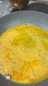 Omleta ca la restaurant Reteta 2 oua sare piper oregano Recipe 2 eggs salt pepper oregano | Ella Cooking