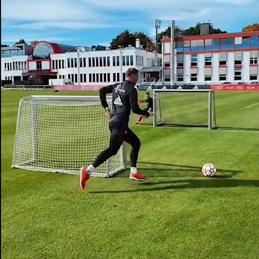 Manuel Neuer’s epic training drills 🚀 💨 | #shorts