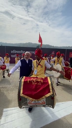 PM Modi gets a traditional welcome in Nagpur!