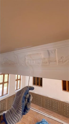 Painting a Gypsum Ceiling Molding Like a True Master! 🎨