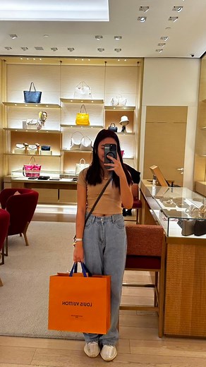 LOUIS VUITTON MURA KAMI!😮 may discount sa LV?😂 | Alex Pablo Vlogs