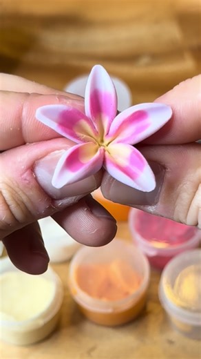 Perfecting this craft… always a work in progress 🙌🏼 #clay #nanaclayflowers