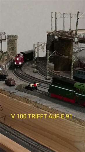 MODELLEISENBAHN MÄRKLIN DIGITAL ANLAGE H0 UNTERE EBENE, OBERE EBENE GLEICHSTROM ANALOG H0. V 100...