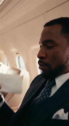 This washed-up Hollywood A-lister thought he could flex his fading clout by violently throwing a quiet Black passenger out of his first-class window seat, spitting that "peasants don't get views." But he totally played himself, completely unaware that the "peasant" bleeding from the mouth was actually the ruthless Wall Street shadow-broker currently liquidating his entire bankrupt estate behind the scenes. Watch how this entitled brat's entire life gets repo'd mid-flight in the most epic karma d