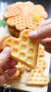 745K views · 3.9K reactions | Bánh tàn ong - công thức tự pha bột để ăn gia đình hoặc kinh doanh - CKK chúc các bạn #LamBanh #BanhTanOng thành công! #fblifestyle #fbreels | Món Ngon Dễ Làm | Facebook