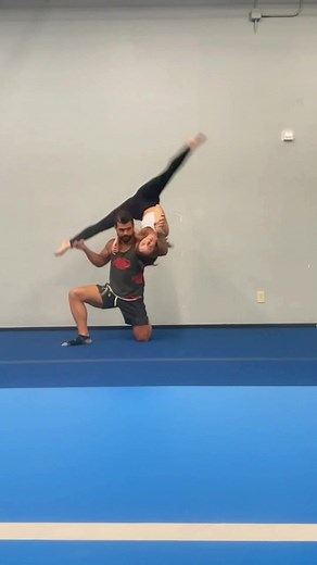 Partner Stunt AcroYoga Dance Lifts Muscle Strength Ariel