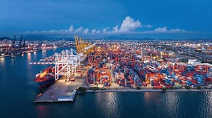 Time Lapse Day Night Cargo Container 库存影片视频（100% 免版税）3581693725 | Shutterstock