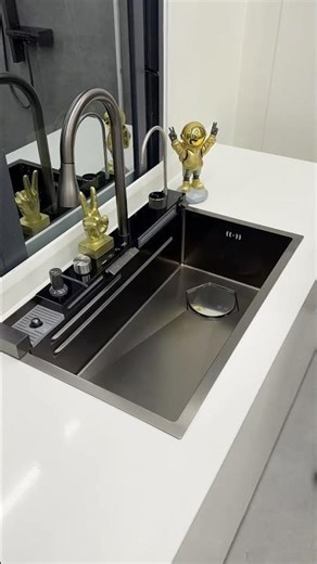 Transform your kitchen into a haven of efficiency and beauty with our luxury kitchen sinks.