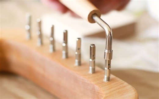 Making an Anglo Saxon Lyre（7弦里拉制作过程）