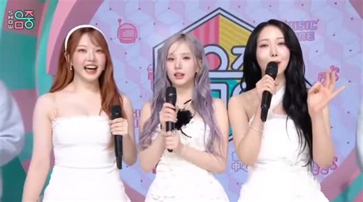 GFRIEND INDONESIA on Instagram: "[VID] 250111 - GFRIEND Yerin, Eunha, SinB interview at MBC Music Core BiBiRin  —— #여자친구 #비비지 #소원 #예린 #은하 #유주 #신비 #엄지 #gfriend #viviz #sowon #kimsowon #jungyerin #yerin #eunha #yuju #sinb #umji #gfi_info"