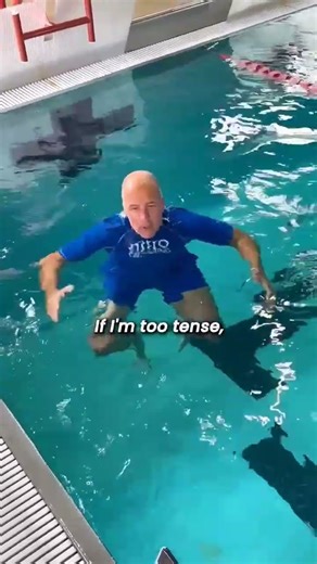 Get comfortable learning how to float #swimming #swimminglessons #swimmingtips #pool #swim