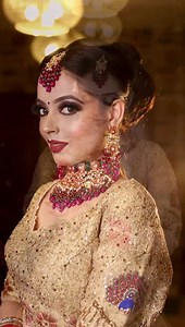 Every bride has her own imagination towards her bridal look…so we preeti&pooja makeover turn that vision into reality ❤️.Thanks for trusting us from past 15 years. For Bookings call us @9953045719, 01143703189 Mua @ preeti & Pooja makeovers Jewellery @ wholesale .punjabi.jewels Photography @aman_kumar_photography Costume vidhibysanjeela Bride Vidhi | Preeti & Pooja Makeovers