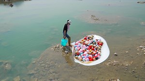 #Pearlhunter #Pearl #TreasurehuntI I am a girl who likes collecting pearls. If you also like pearls, you can subscribe to me The clam shells in the river have grown up. Today I will collect pearls and gemstones | Xiaoya