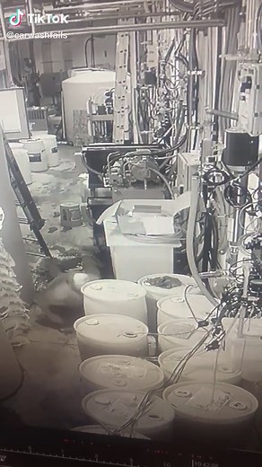 #Mandown #HeIsOkay #hydraulicOil #CarWash #behindthescene #thebiggertheyarethehardertheyfall #MakeItMagical