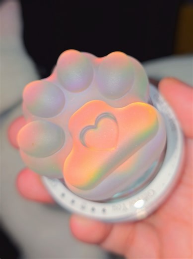 Perfect for pet lovers ~ holographic magnetic phone grip / popsocket for the win! So adorbs, Milky approves! 🐾 #popsocket #petlover #catpaw #magnetic #phoneaccessories