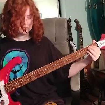 Bohemian Rhapsody/Queen basscover by Cara #queenofficial #nightattheopera #freddiemercury #brianmay