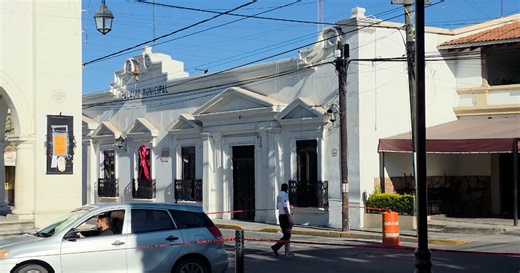 Balaceras y drones con explosivos sacuden la Presidencia Municipal de Zinapécuaro, Michoacán | Videos