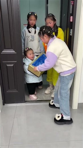 The comfortable shoe bag they gifted to the little sister!!