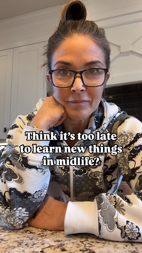 Don’t listen to the naysayers… . Sometimes that includes the voices in your own head 😉 It’s amazing how many people believe that certain things are not possible once you hit the age of 40 without even trying! We have all been led to believe that aging = inevitable weakness, without first testing our bodies to see what actually is possible. I almost bought into this narrative, but then got wrote into Crossfit and was surrounded by people in their 40s, 50s 60s and beyond who were still doing this