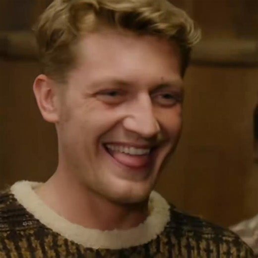 Horon ayağına birbirlerini yiyorlar. Biz başka odaya geçelim hocam #ErZey #ErdemŞanlı #ZeynepAtılgan