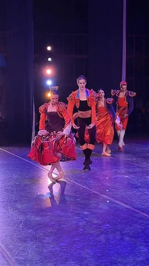 Adding some Jubilation ❤️🎉 to your feed on this chilly Pittsburgh day. ☃️☁️ Artists of Pittsburgh Ballet Theatre in the Jubilation divertissements from Terrence S. Orr’s The Nutcracker #PittsburghBalletTheatre #Nutcracker #SpanishDance #OnStage #Divertissements #Ballet #Holidays #Pittsburgh | Pittsburgh Ballet Theatre