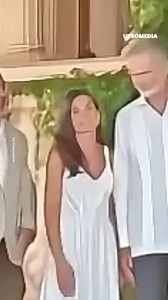 O rei só queria uma foto sem a esposa, mas ela não aguentou nem um segundo sem estar ao lado dele 😬 | Aleluia