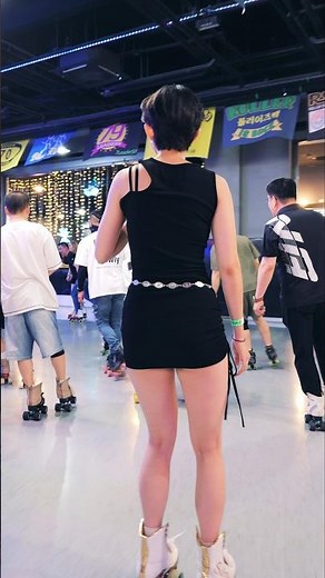 Roller-riding~ Fitting model 💕