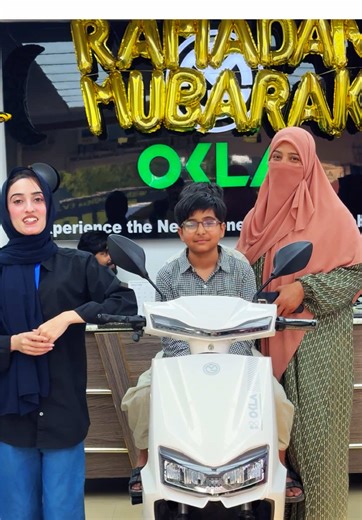 The kids loved it and chose it for Mom 🤍🛵 White Okta Scooty Key Features: • 12-inch wheel size for a smoother ride • Stylish white design • Price: 200,000 Now Mom will enjoy a comfortable and stylish ride #onthisday #oklawahcantt #qaziultraev #oktecono #fypシ゚